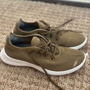 Allbirds women’s size 10 Tree runners. Recently washed. Removable soles. Olive